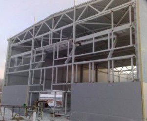 A instalação do sistema de aquecimento começa na fase de construção do edifício de produção