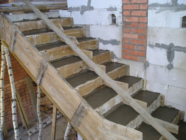 Intention Medical Green Scară din beton DIY: instrucțiuni pas cu pas, caracteristici de instalare